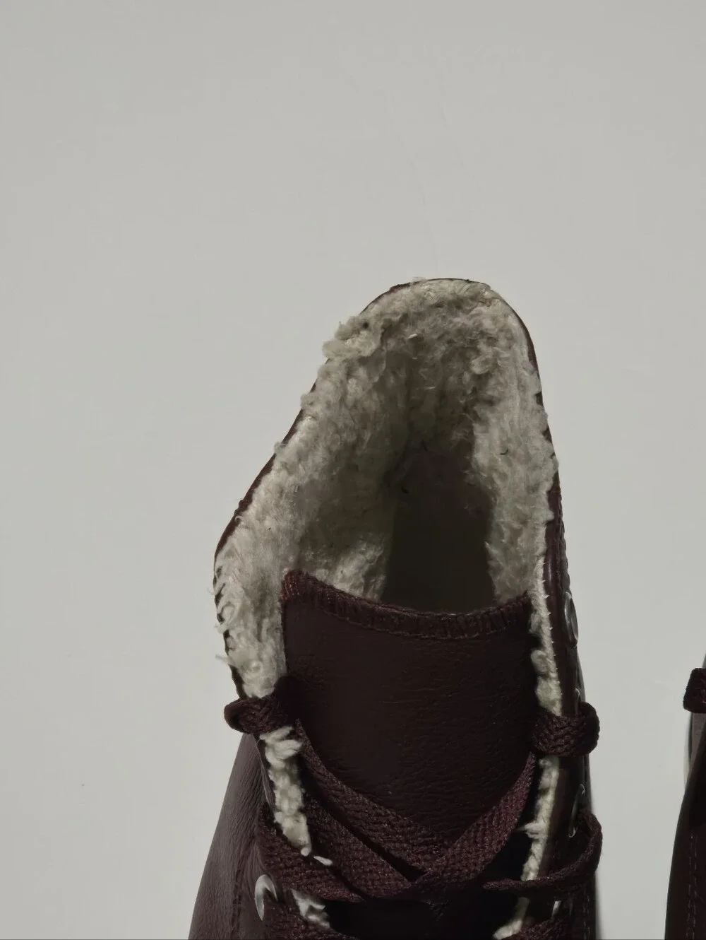 Converse Chuck Taylor Leather Faux Fur Lined Hi-Top Burgundy Sneaker Womens 10